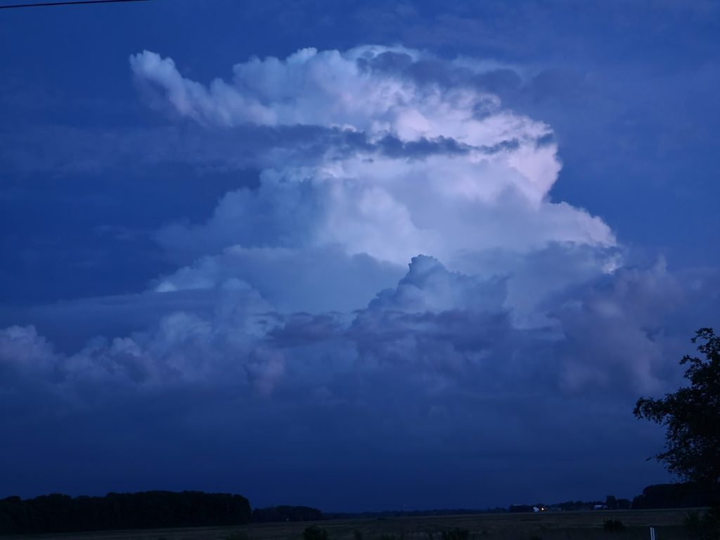 Twilight thunderstorm near Toledo OH