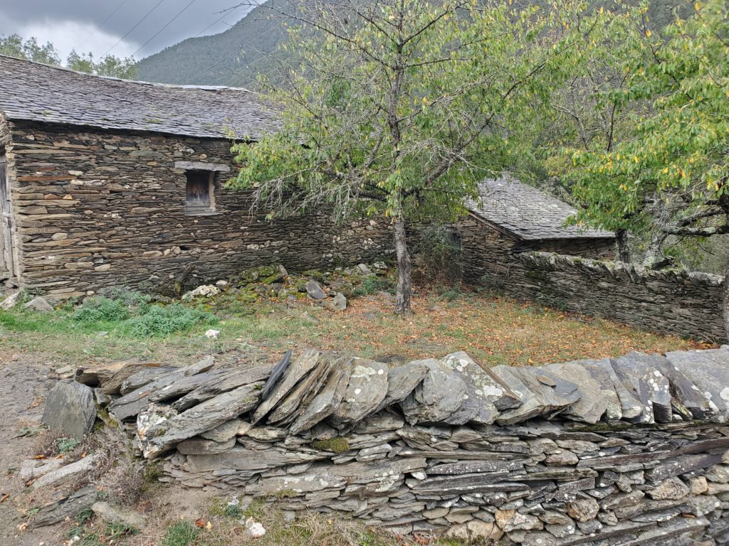 Mou8ntainside stone barn