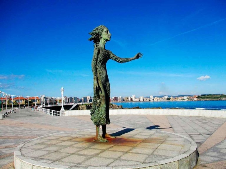 Statue Honoring the Mothers of Asturian Emigrants