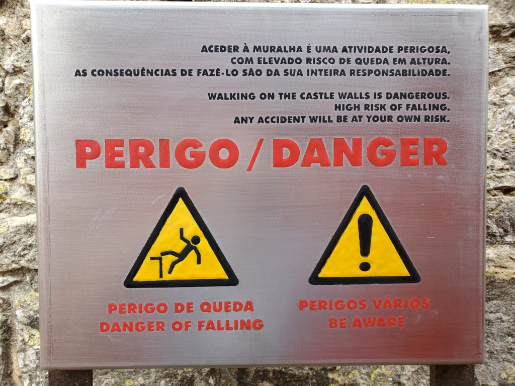 Instead of railings, this sign says :Danger!".