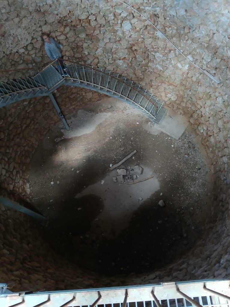 Pozo interior. A tough way to make ice.