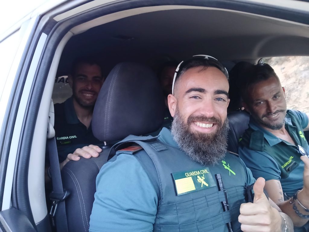 4 very kind and helpful police